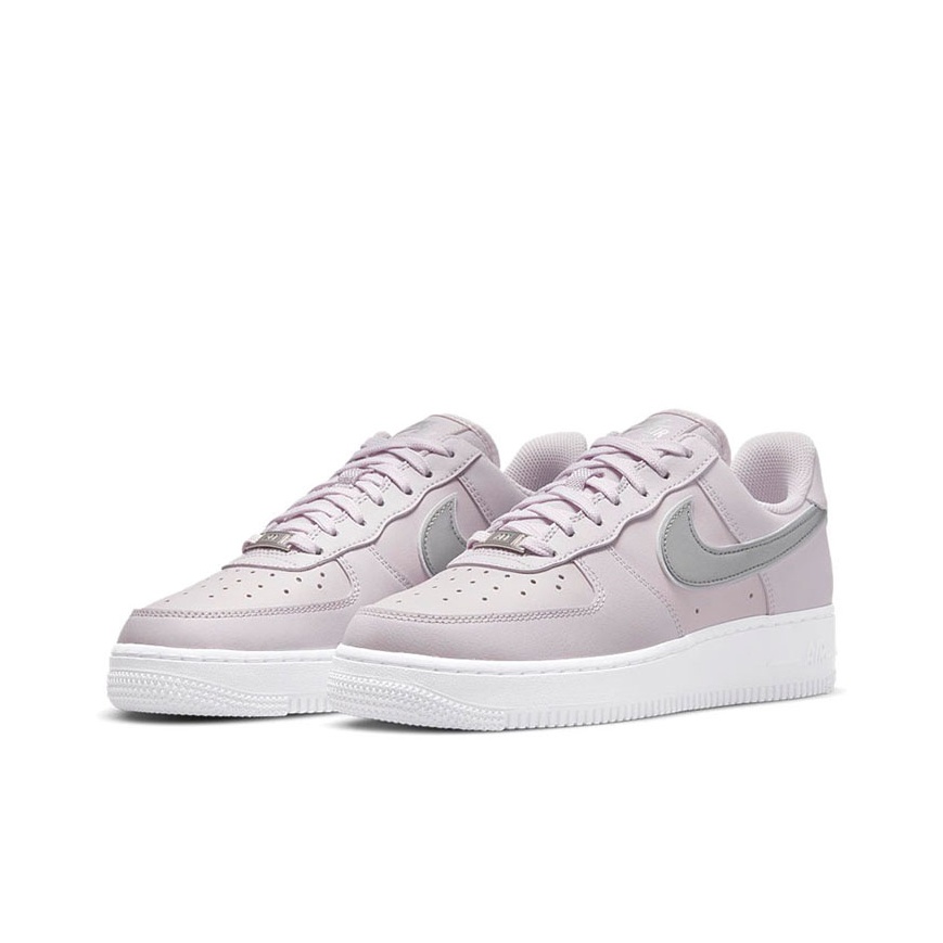 حذاء نايك إير فورس 1 للنساء من - مراجعة Nike Shoes Air Force 1 وسعره
