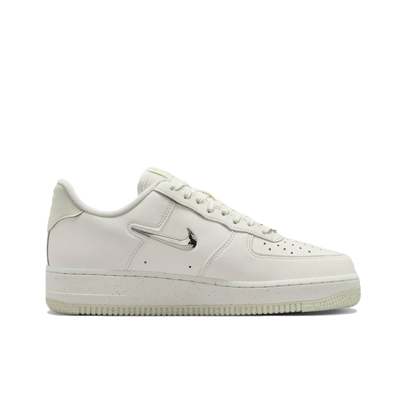حذاء نايك إير فورس 1 من الجلد  - مراجعة Nike Shoes Air Force 1 وسعره